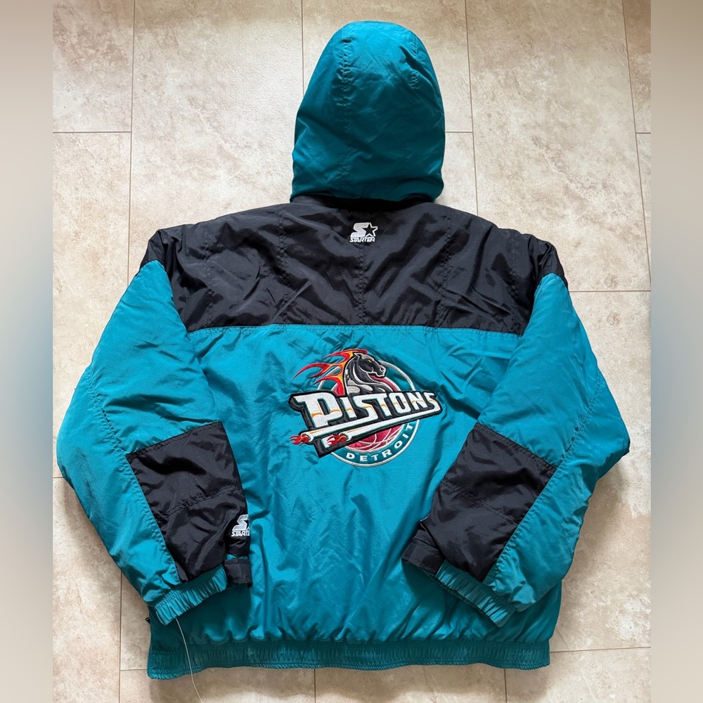 STARTER Vintage 90’s Teal and Black Detroit Pistons Jacket